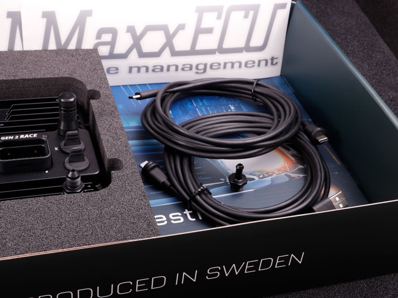 MaxxECU GEN2 RACE, enhet i låda med standard tillbehör i låda