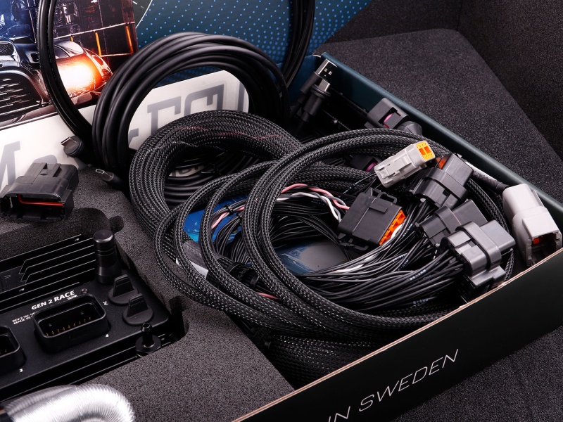 MaxxECU GEN2 RACE Audi ME7.x (VAG) med LSU 5.2 Plugin kit